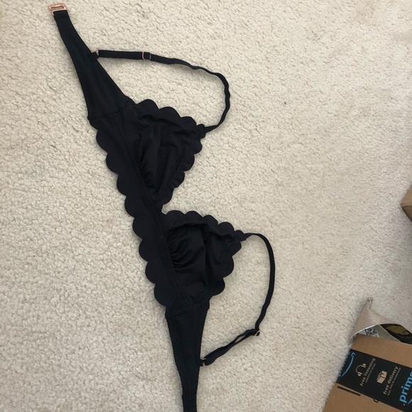 CHELSEA28 SCALLOPED BIKINI TOP - Picture 3 of 10